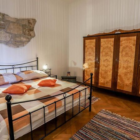 Appartement Côté ensoleillé à Pula Extérieur photo