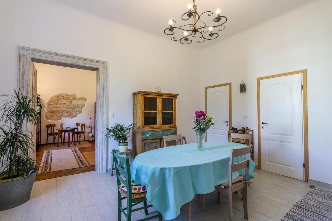 Appartement Côté ensoleillé à Pula Extérieur photo