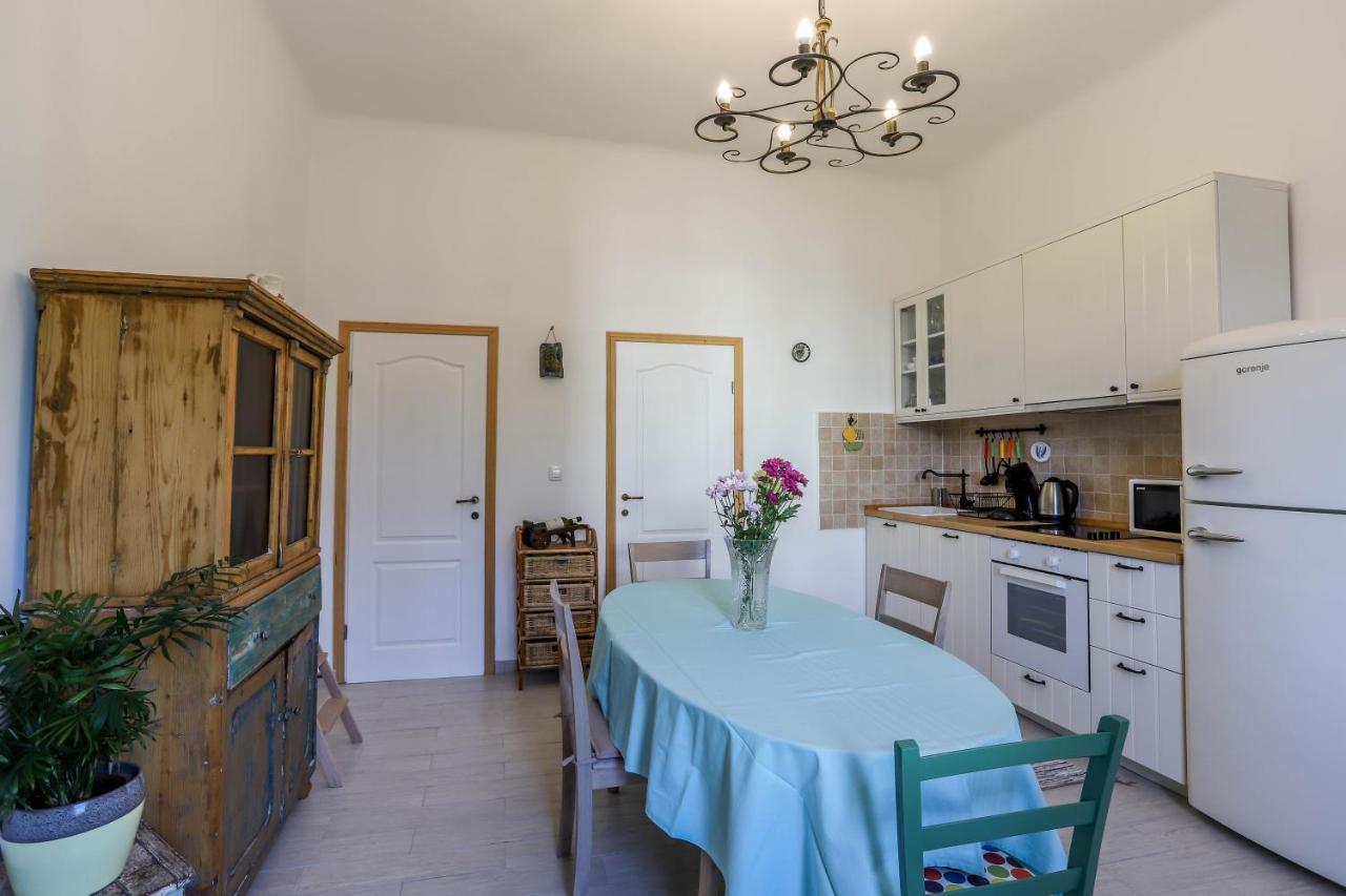 Appartement Côté ensoleillé à Pula Extérieur photo