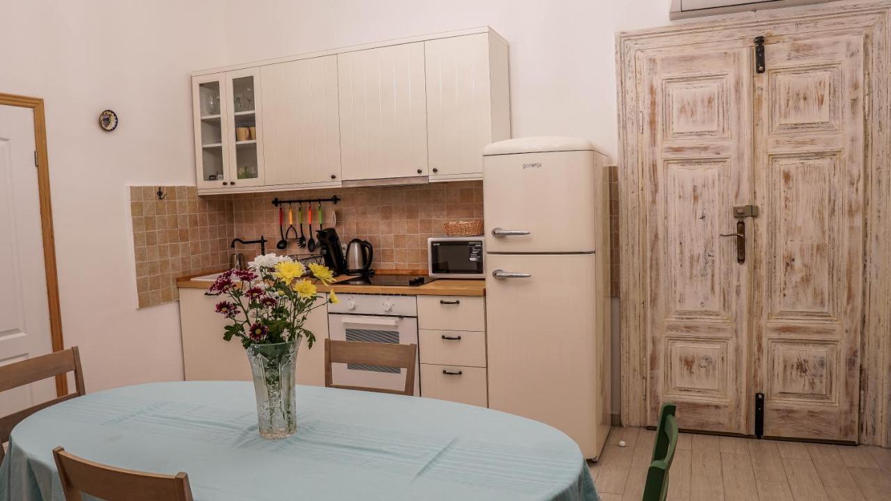 Appartement Côté ensoleillé à Pula Extérieur photo