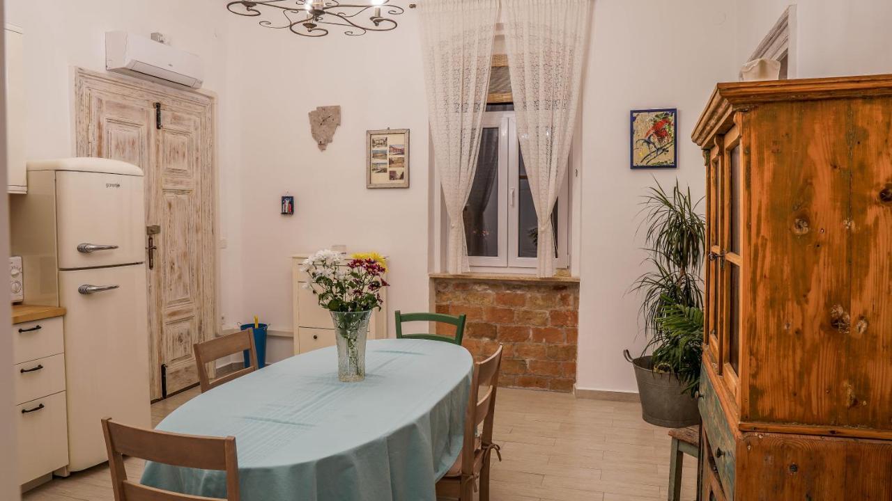 Appartement Côté ensoleillé à Pula Extérieur photo