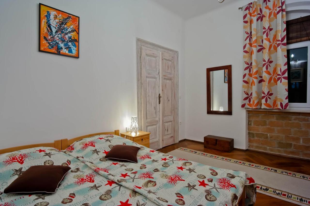 Appartement Côté ensoleillé à Pula Extérieur photo